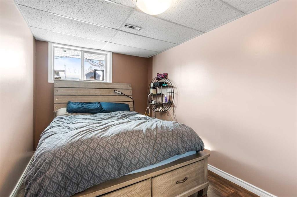 653 Macewan Drive, Carstairs, AB - Indoor Photo Showing Bedroom