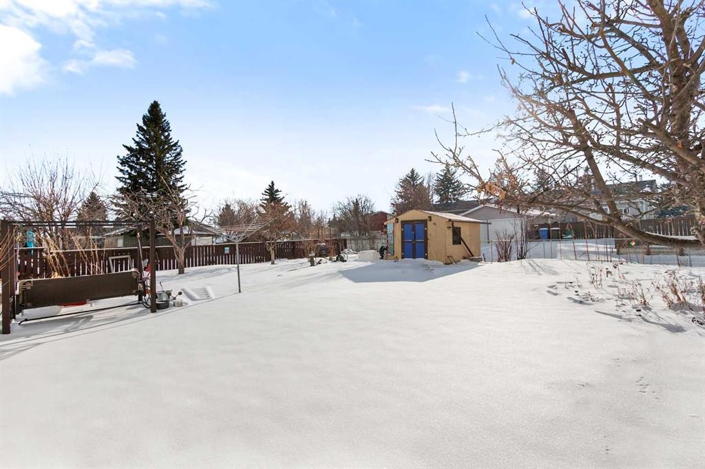 653 Macewan Drive, Carstairs, AB - Outdoor