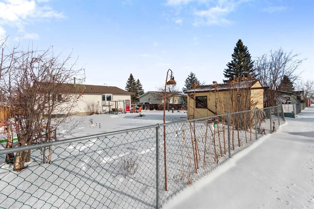 653 Macewan Drive, Carstairs, AB - Outdoor