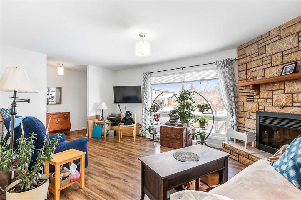 653 Macewan Drive, Carstairs, AB - Indoor Photo Showing Living Room With Fireplace