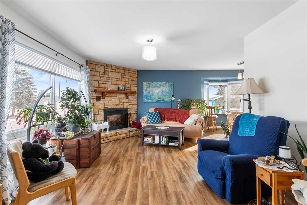 653 Macewan Drive, Carstairs, AB - Indoor Photo Showing Living Room With Fireplace