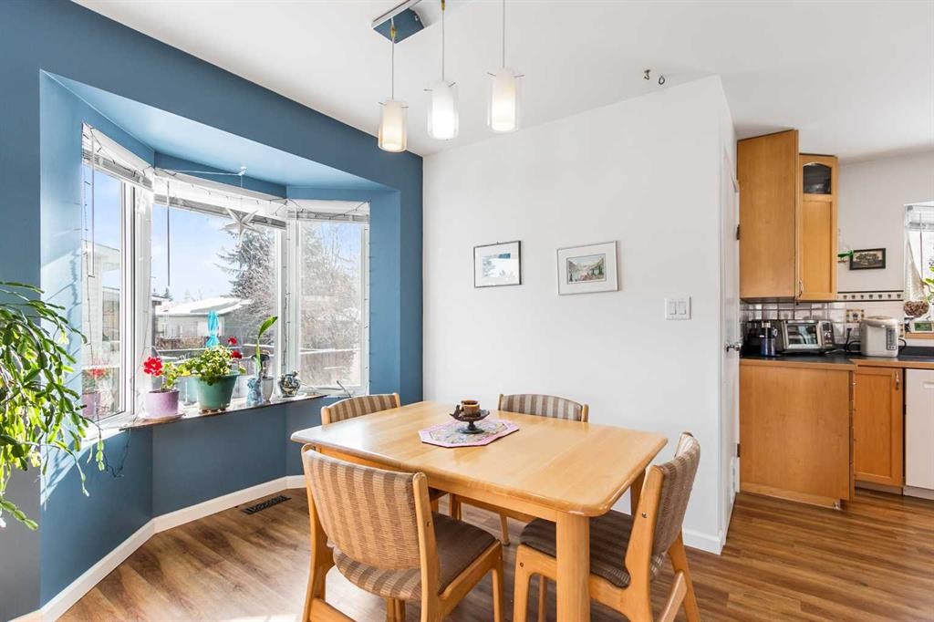 653 Macewan Drive, Carstairs, AB - Indoor Photo Showing Dining Room