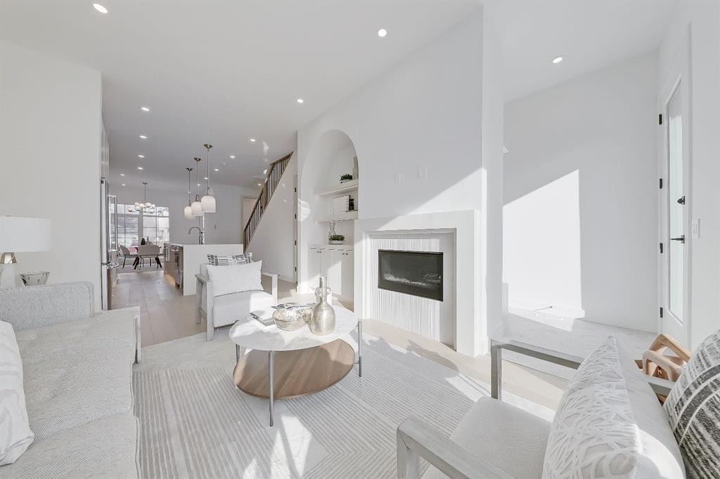417 22 Avenue Nw, Calgary, AB - Indoor Photo Showing Living Room With Fireplace