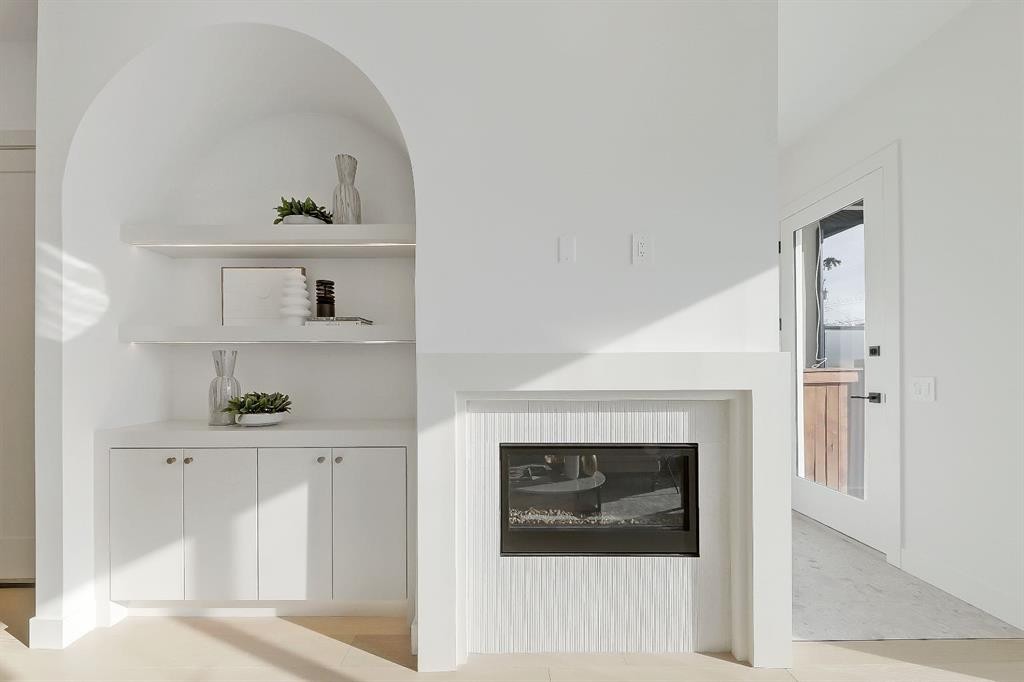 417 22 Avenue Nw, Calgary, AB - Indoor