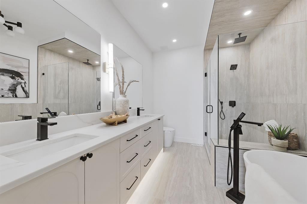 417 22 Avenue Nw, Calgary, AB - Indoor Photo Showing Bathroom