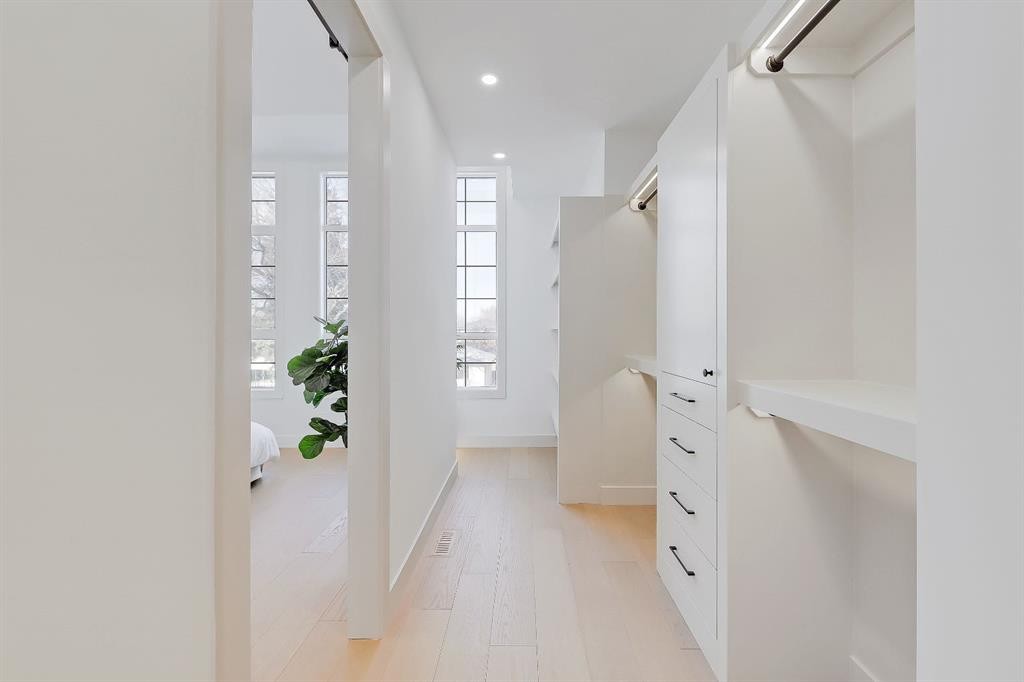 417 22 Avenue Nw, Calgary, AB - Indoor Photo Showing Other Room