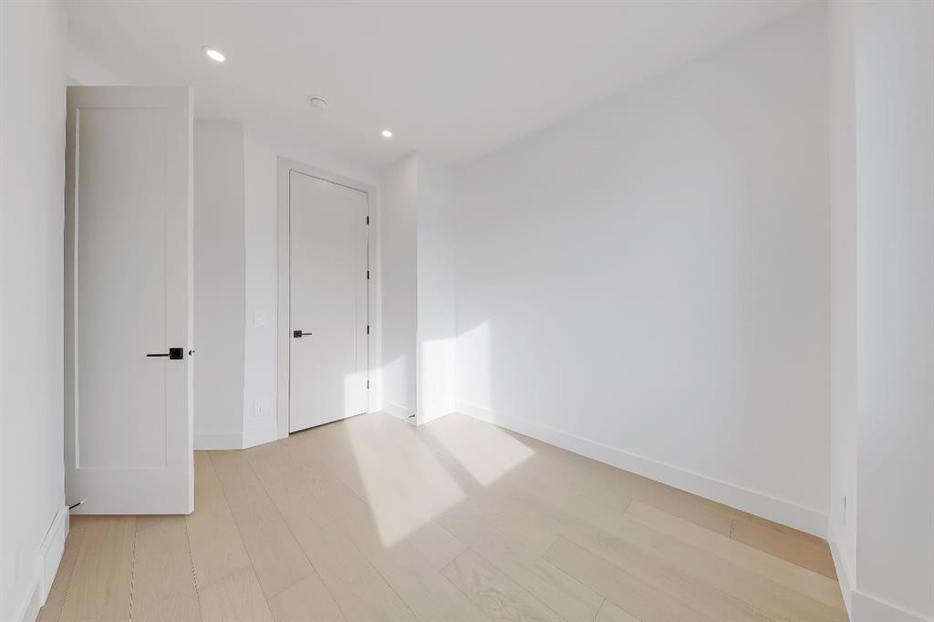 417 22 Avenue Nw, Calgary, AB - Indoor Photo Showing Other Room