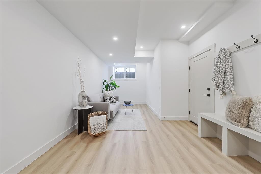 417 22 Avenue Nw, Calgary, AB - Indoor Photo Showing Other Room