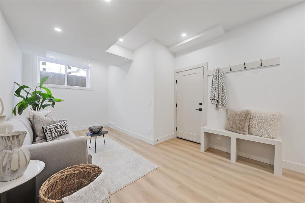 417 22 Avenue Nw, Calgary, AB - Indoor Photo Showing Other Room