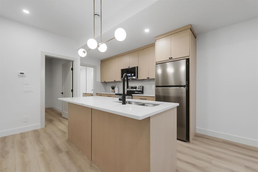 417 22 Avenue Nw, Calgary, AB - Indoor Photo Showing Kitchen With Stainless Steel Kitchen With Double Sink