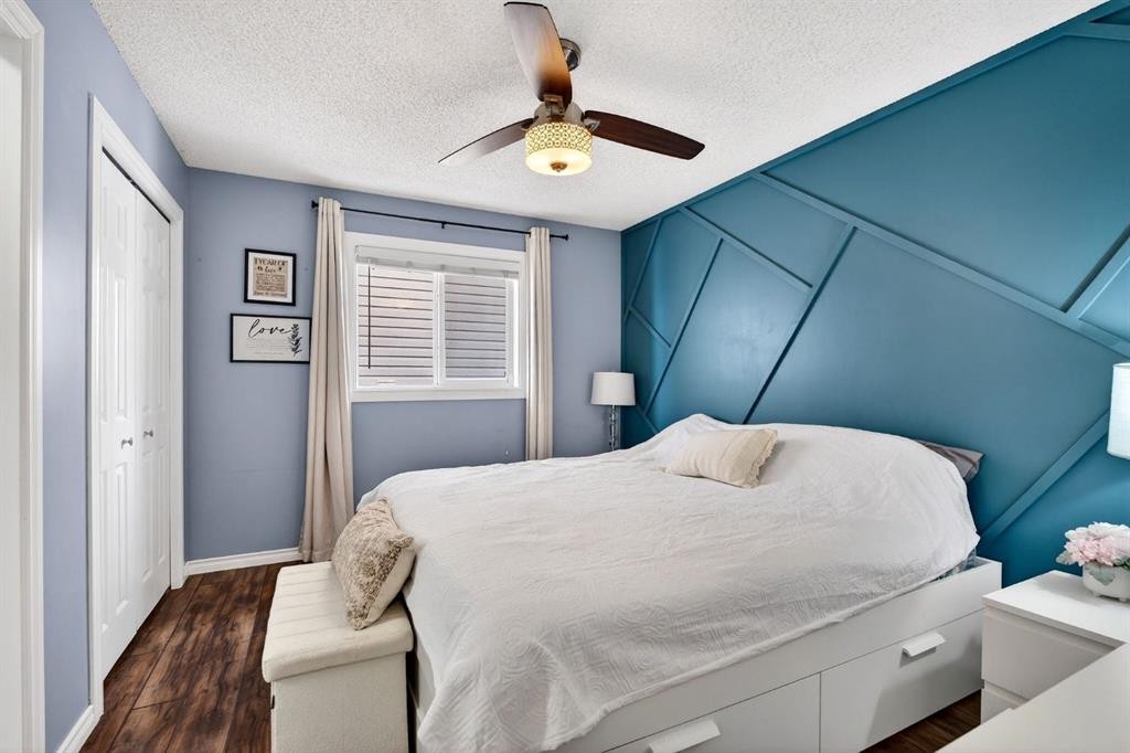 108 Cimarron Grove Circle, Okotoks, AB - Indoor Photo Showing Bedroom