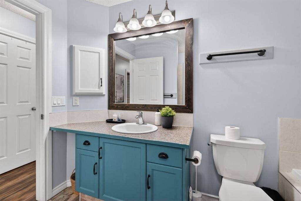 108 Cimarron Grove Circle, Okotoks, AB - Indoor Photo Showing Bathroom