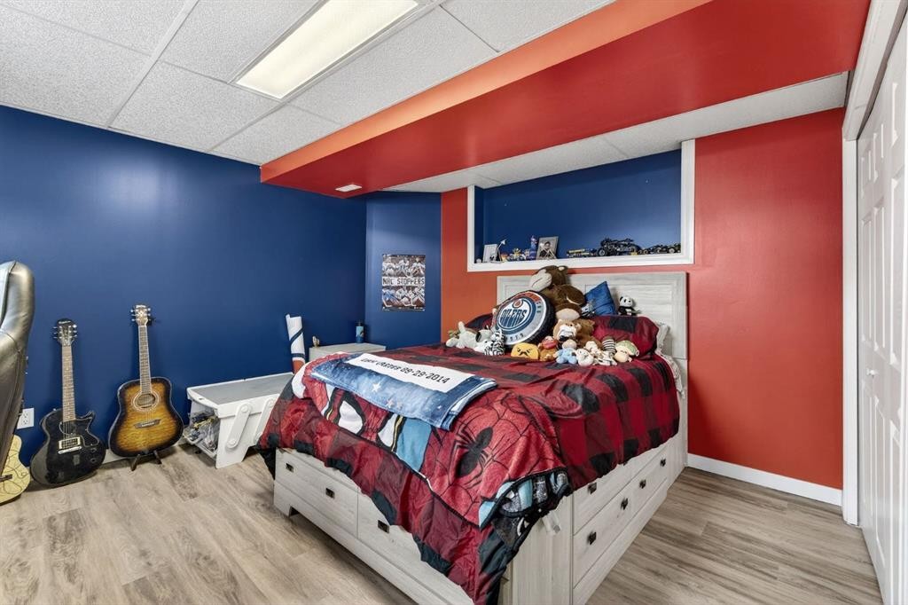 108 Cimarron Grove Circle, Okotoks, AB - Indoor Photo Showing Bedroom