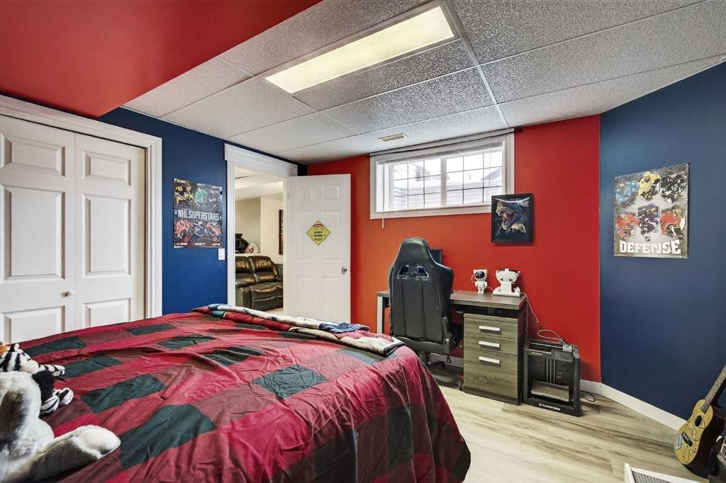 108 Cimarron Grove Circle, Okotoks, AB - Indoor Photo Showing Bedroom