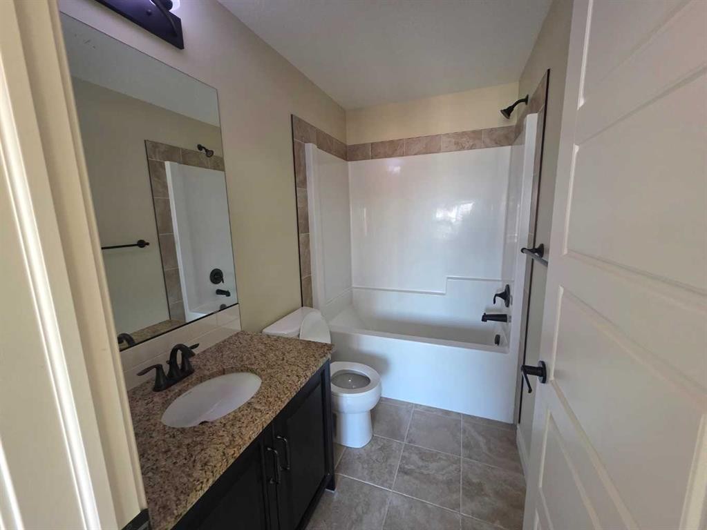 148 Savanna Walk Ne, Calgary, AB - Indoor Photo Showing Bathroom