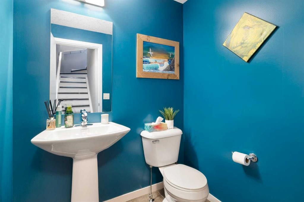 1815 Copperfield Boulevard Se, Calgary, AB - Indoor Photo Showing Bathroom