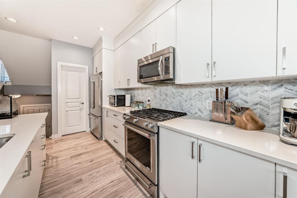 58 Sage Bluff View Nw, Calgary, AB - Indoor Photo Showing Kitchen With Upgraded Kitchen