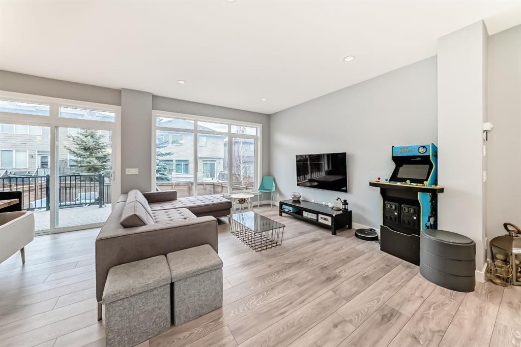 58 Sage Bluff View Nw, Calgary, AB - Indoor Photo Showing Living Room