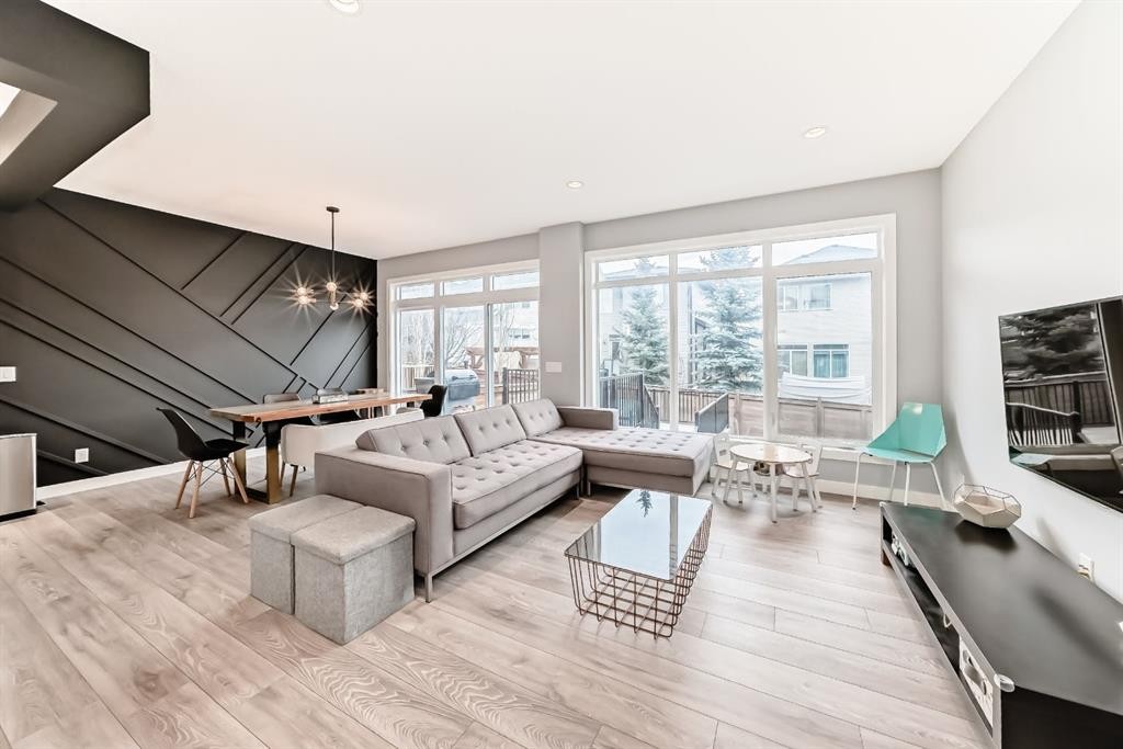 58 Sage Bluff View Nw, Calgary, AB - Indoor Photo Showing Living Room