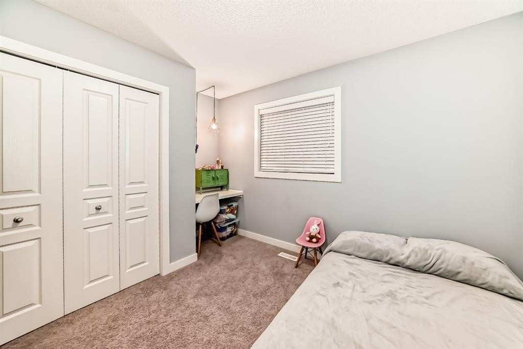 58 Sage Bluff View Nw, Calgary, AB - Indoor Photo Showing Bedroom