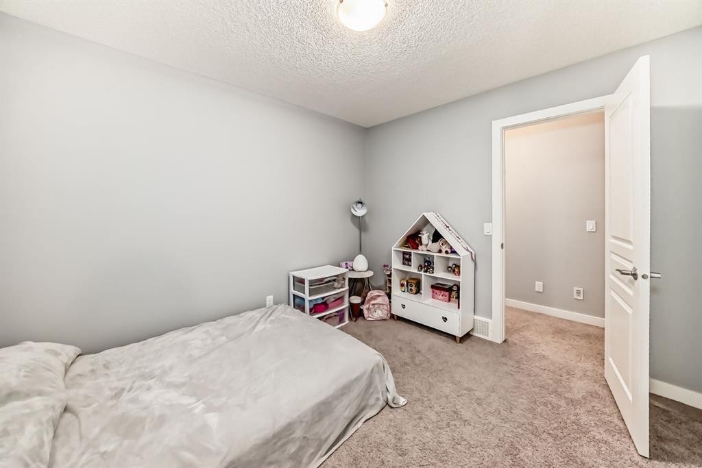 58 Sage Bluff View Nw, Calgary, AB - Indoor Photo Showing Bedroom