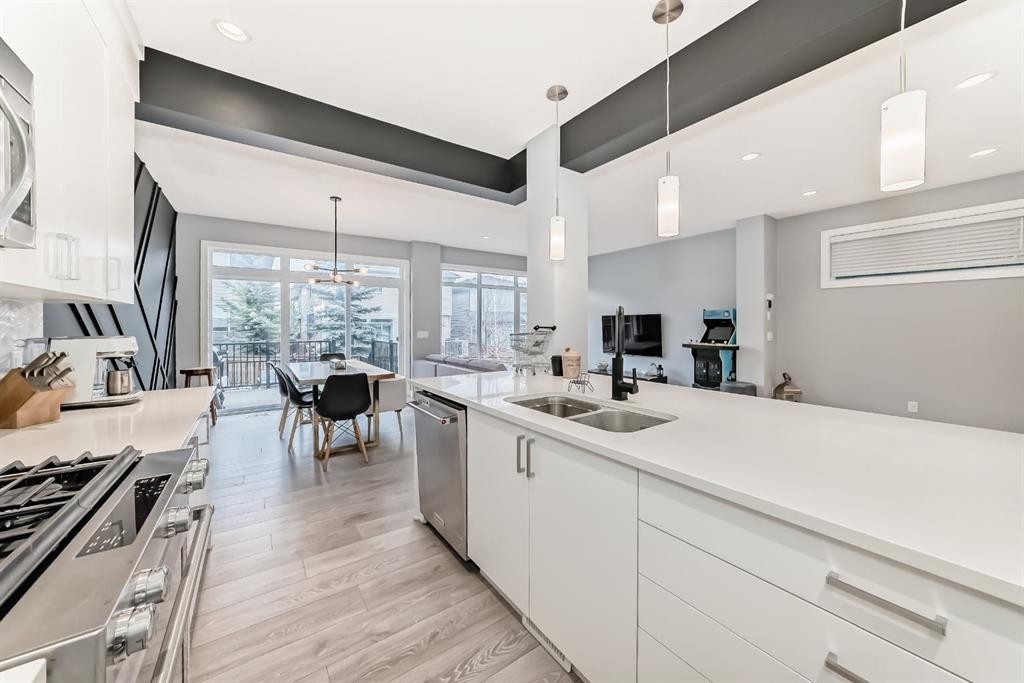 58 Sage Bluff View Nw, Calgary, AB - Indoor Photo Showing Kitchen With Double Sink With Upgraded Kitchen