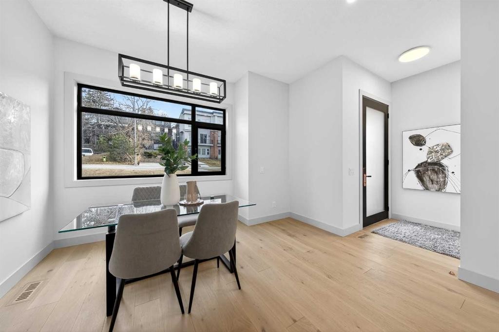 5239 22 Avenue Nw, Calgary, AB - Indoor Photo Showing Dining Room