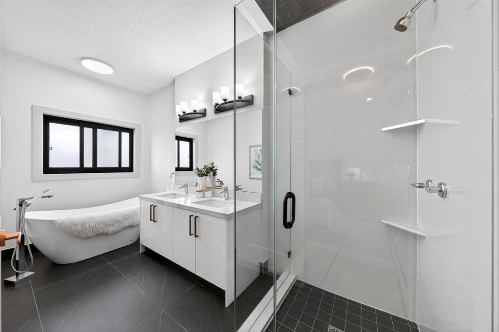 5239 22 Avenue Nw, Calgary, AB - Indoor Photo Showing Bathroom