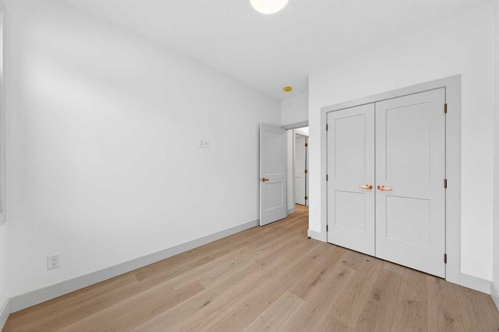 5239 22 Avenue Nw, Calgary, AB - Indoor Photo Showing Other Room