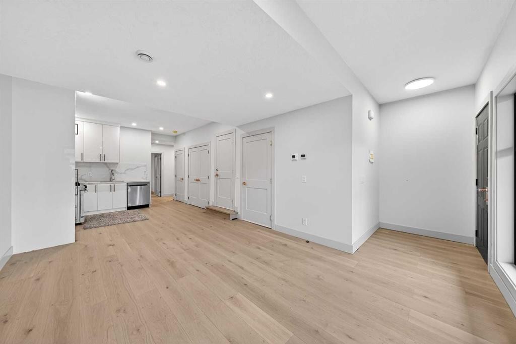 5239 22 Avenue Nw, Calgary, AB - Indoor