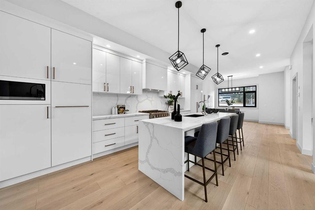 5239 22 Avenue Nw, Calgary, AB - Indoor Photo Showing Kitchen With Upgraded Kitchen