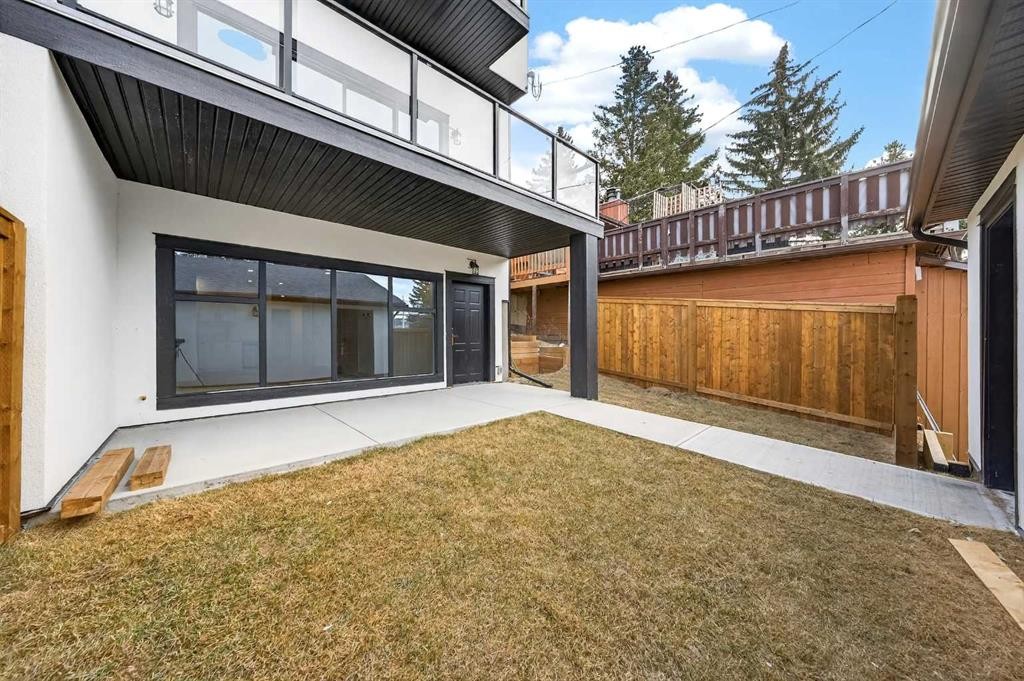 5239 22 Avenue Nw, Calgary, AB - Outdoor With Exterior