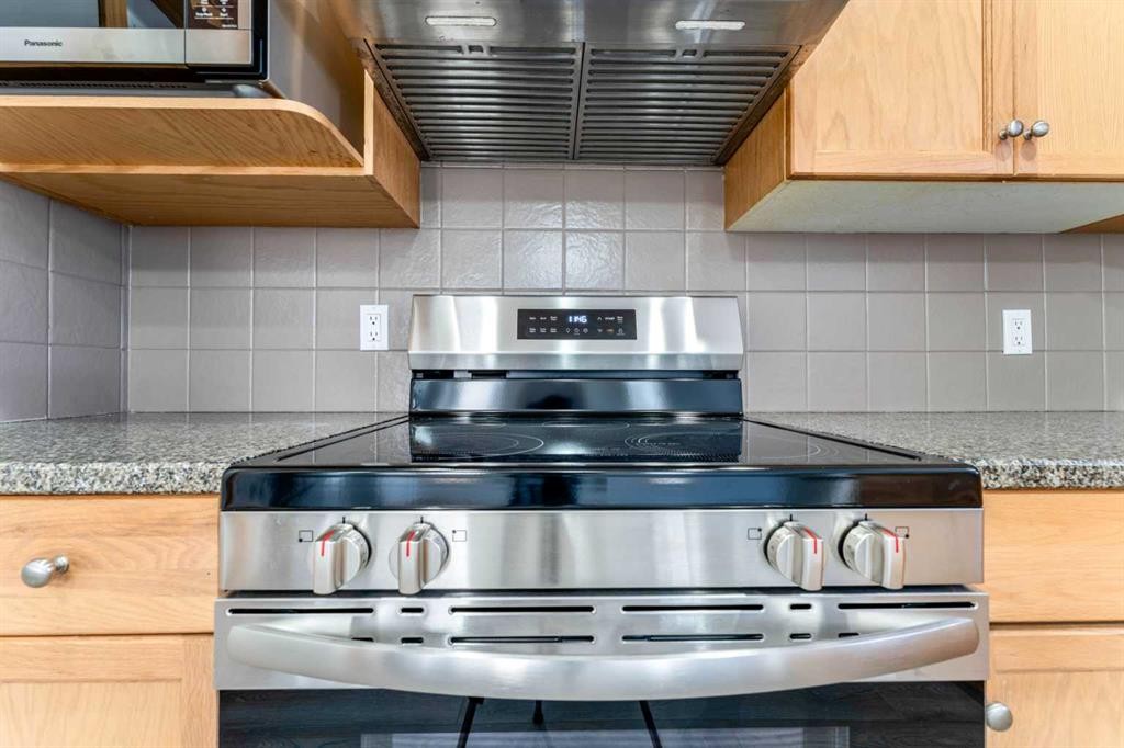 14 Taralea Bay Ne, Calgary, AB - Indoor Photo Showing Kitchen With Upgraded Kitchen