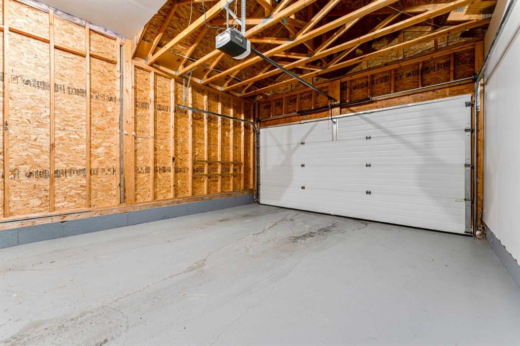 14 Taralea Bay Ne, Calgary, AB - Indoor Photo Showing Garage