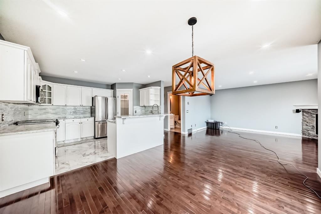 40 Cimarron Crescent, Okotoks, AB - Indoor Photo Showing Kitchen