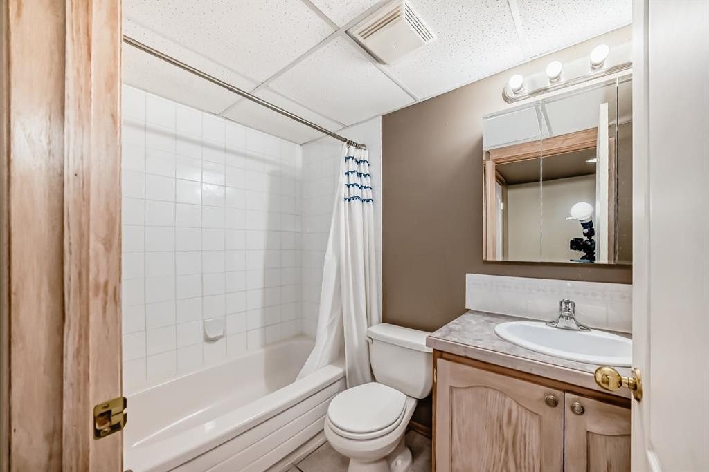 40 Cimarron Crescent, Okotoks, AB - Indoor Photo Showing Bathroom