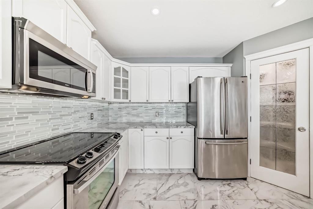 40 Cimarron Crescent, Okotoks, AB - Indoor Photo Showing Kitchen With Stainless Steel Kitchen