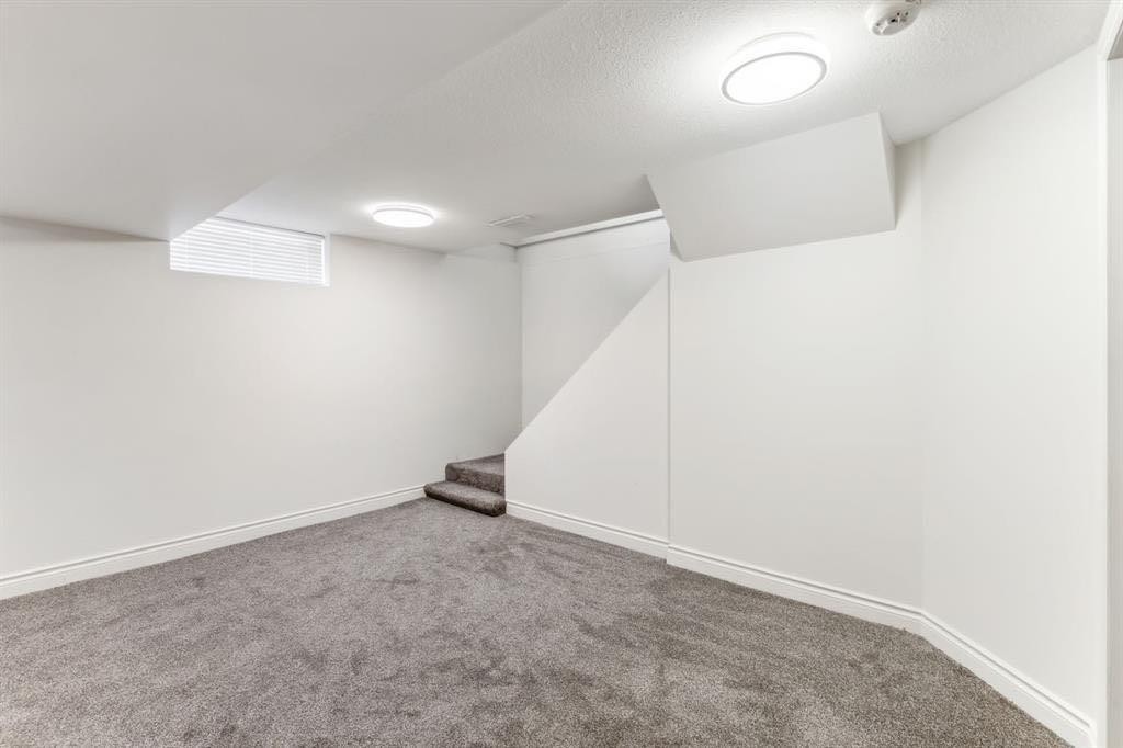 7611 Fleetwood Drive Se, Calgary, AB - Indoor Photo Showing Other Room
