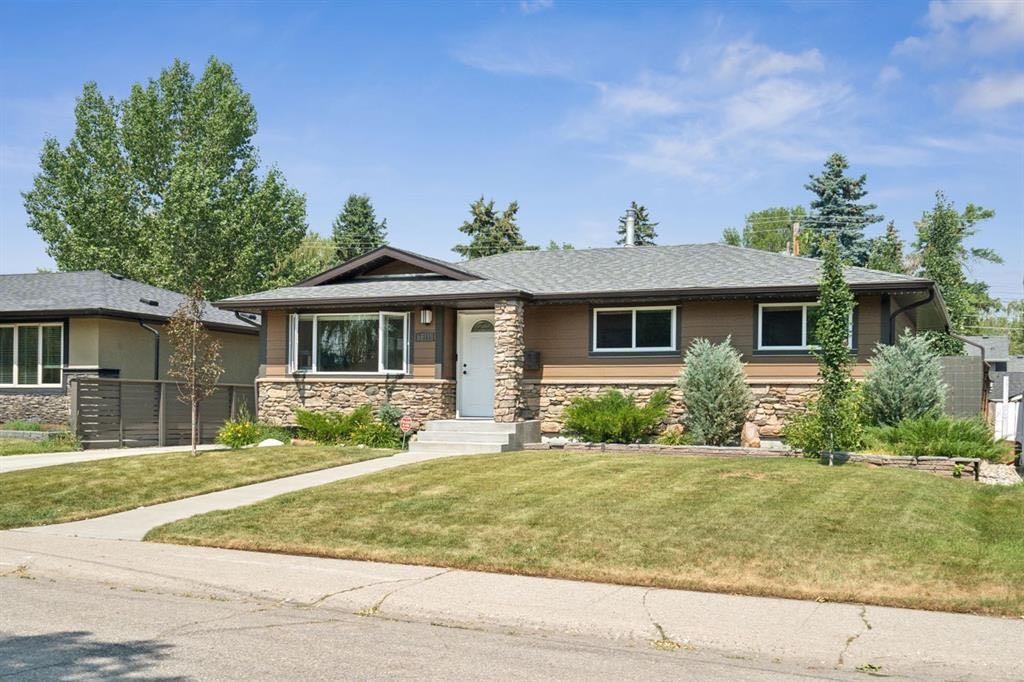 7611 Fleetwood Drive Se, Calgary, AB - Outdoor With Facade