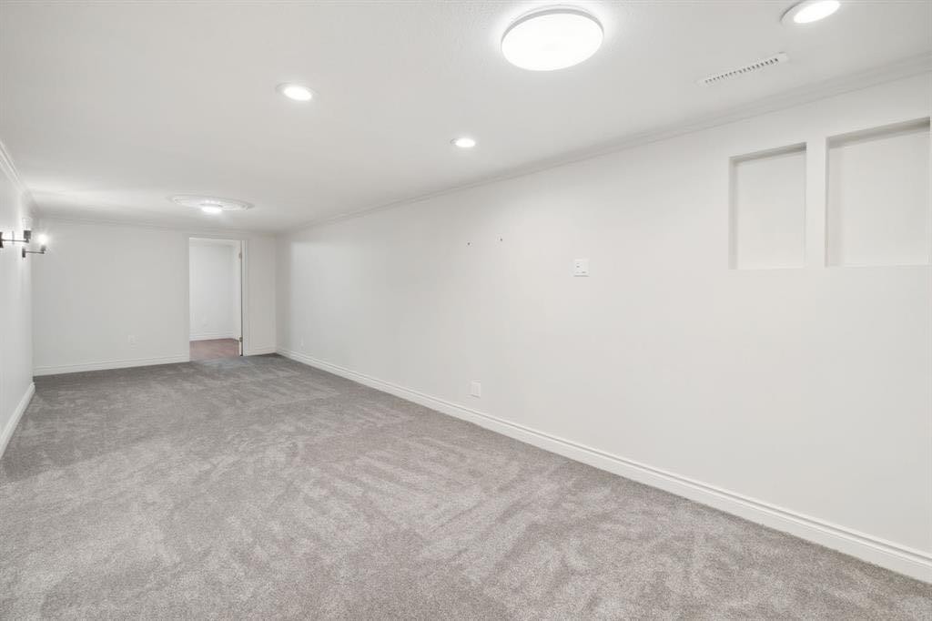 7611 Fleetwood Drive Se, Calgary, AB - Indoor Photo Showing Other Room