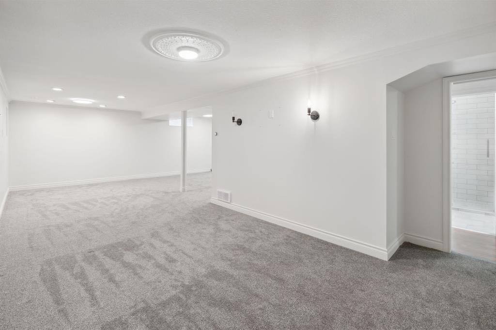 7611 Fleetwood Drive Se, Calgary, AB - Indoor Photo Showing Other Room