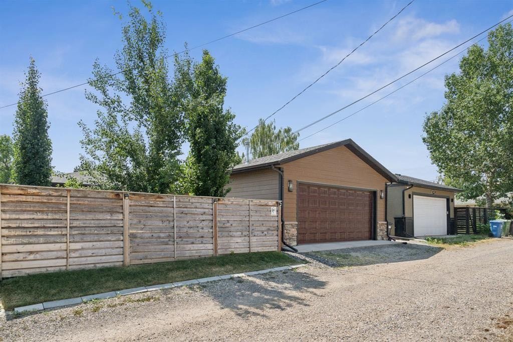 7611 Fleetwood Drive Se, Calgary, AB - Outdoor