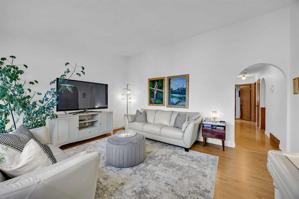 874 Riverbend Drive Se, Calgary, AB - Indoor Photo Showing Living Room