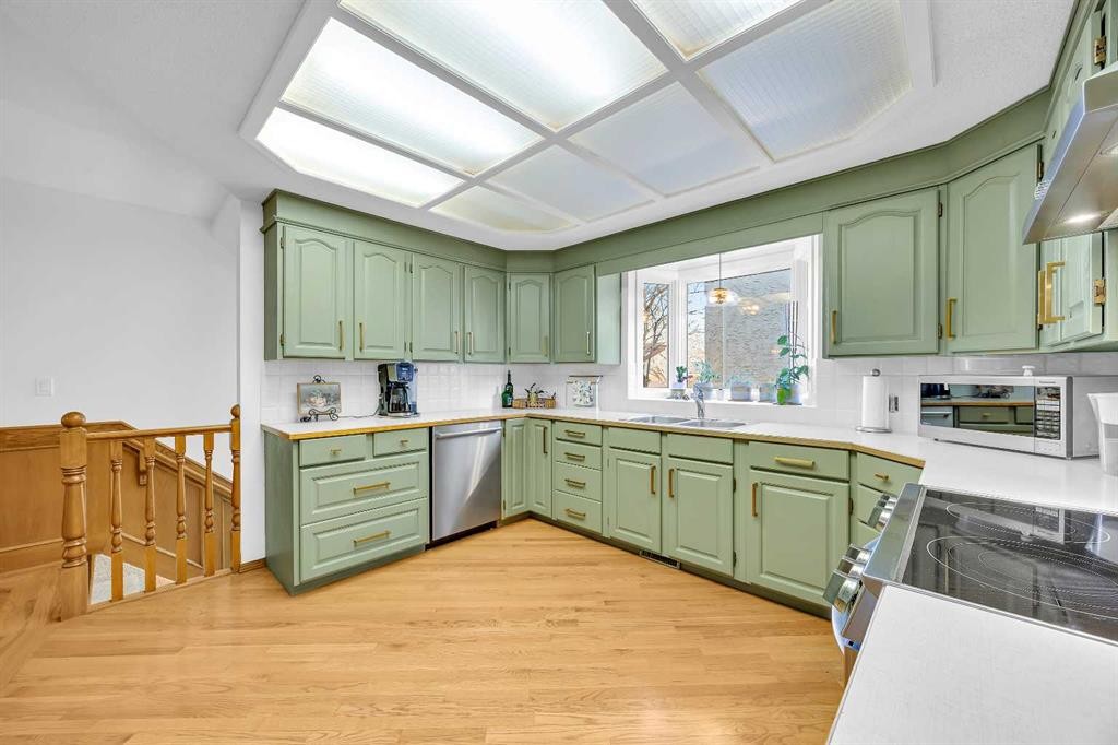 874 Riverbend Drive Se, Calgary, AB - Indoor Photo Showing Kitchen