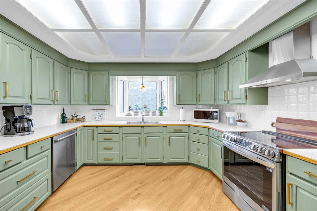 874 Riverbend Drive Se, Calgary, AB - Indoor Photo Showing Kitchen