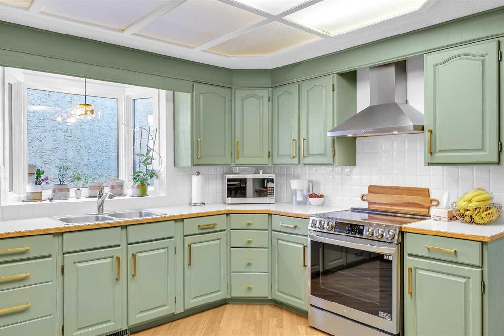 874 Riverbend Drive Se, Calgary, AB - Indoor Photo Showing Kitchen With Double Sink