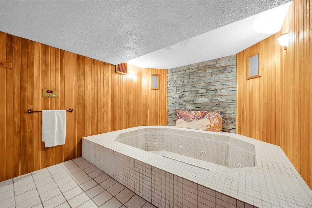 874 Riverbend Drive Se, Calgary, AB - Indoor Photo Showing Bathroom