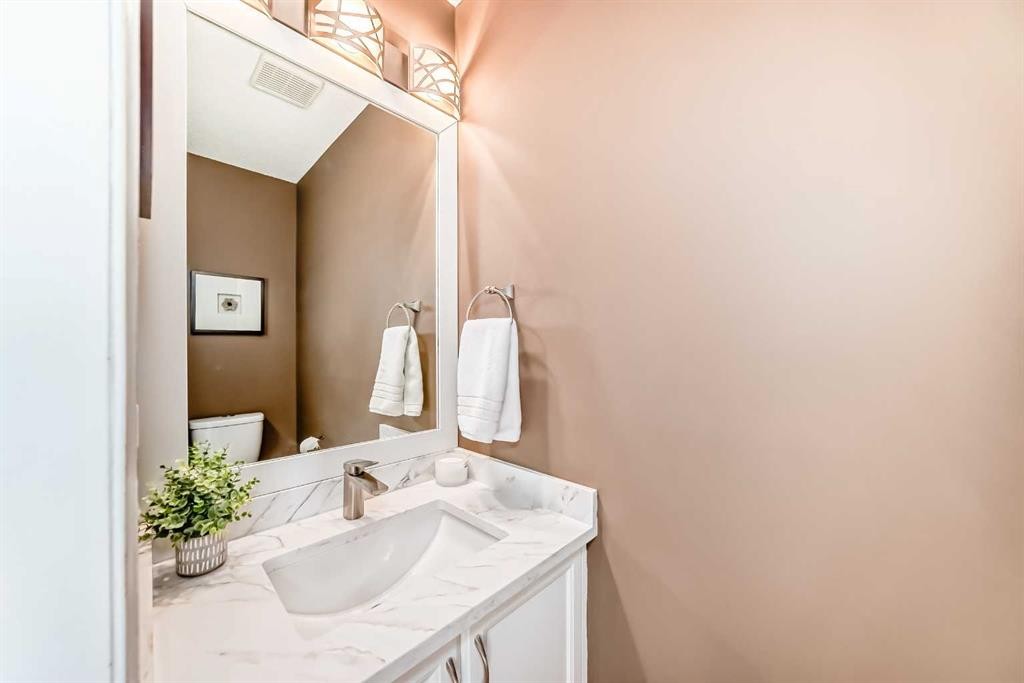 151 Macewan Park Circle Nw, Calgary, AB - Indoor Photo Showing Bathroom