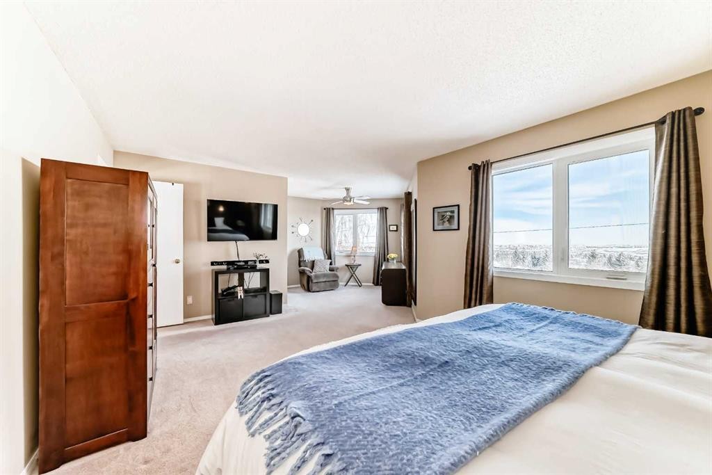 151 Macewan Park Circle Nw, Calgary, AB - Indoor Photo Showing Bedroom