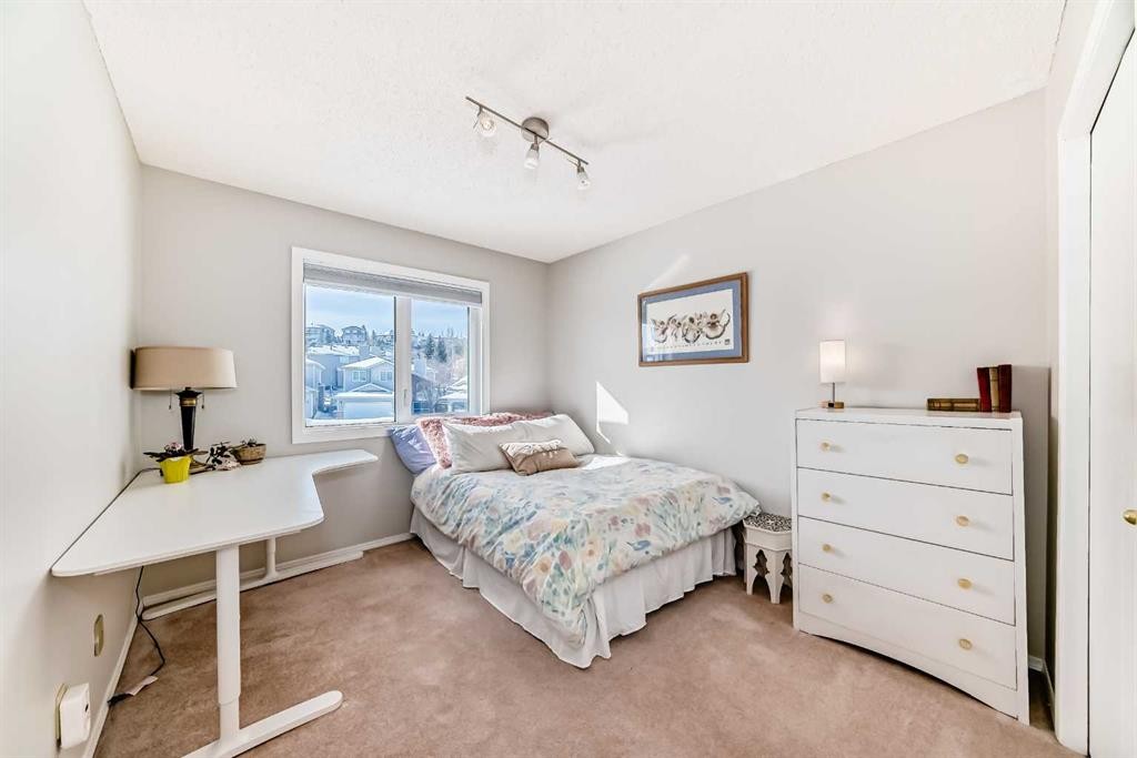 151 Macewan Park Circle Nw, Calgary, AB - Indoor Photo Showing Bedroom